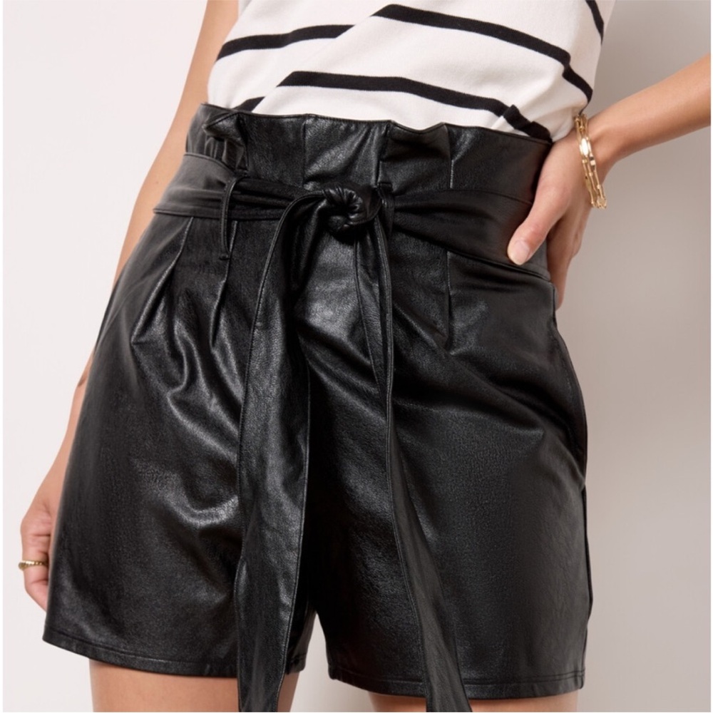 Evereve Commondo Faux Leather Tie Waist Paperbag Shorts size small